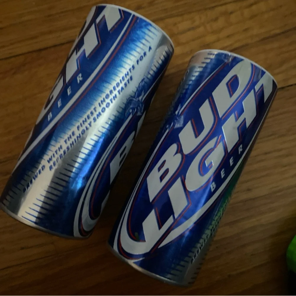 Bud Light‎ Beer Salt & Pepper Shakers  Collectible